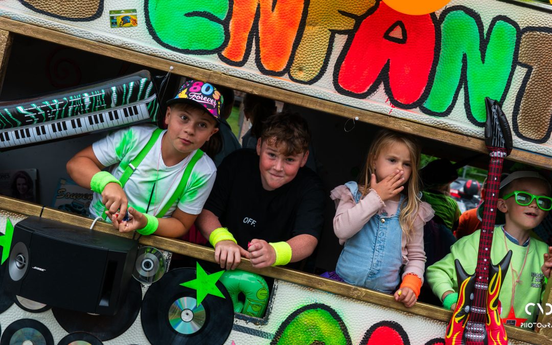 Cortège folklorique et religieux